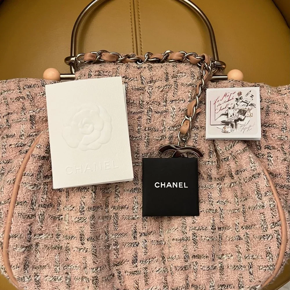 CHANEL vintage boucle